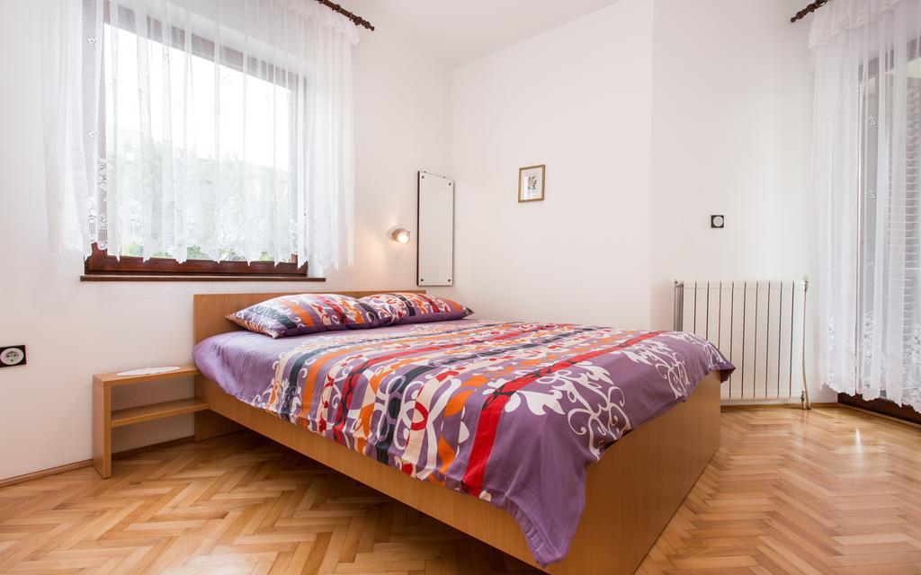 Apartments Lucija Башка Екстер'єр фото