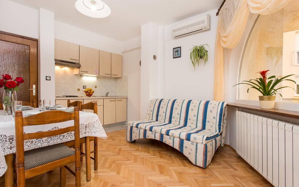 Apartments Lucija Башка Екстер'єр фото