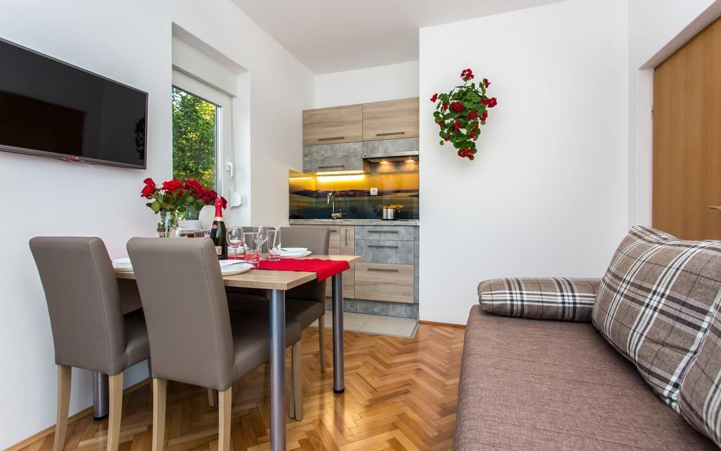 Apartments Lucija Башка Екстер'єр фото