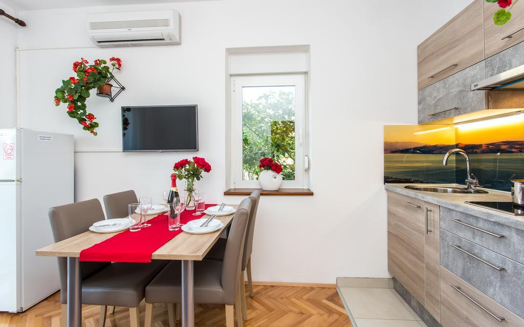 Apartments Lucija Башка Екстер'єр фото